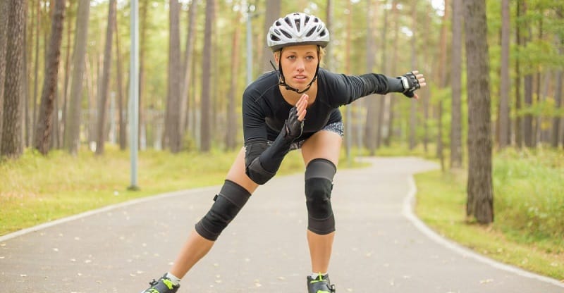 is it illegal to ride a skateboard without a helmet