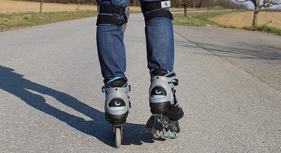 how to rollerblade backwards